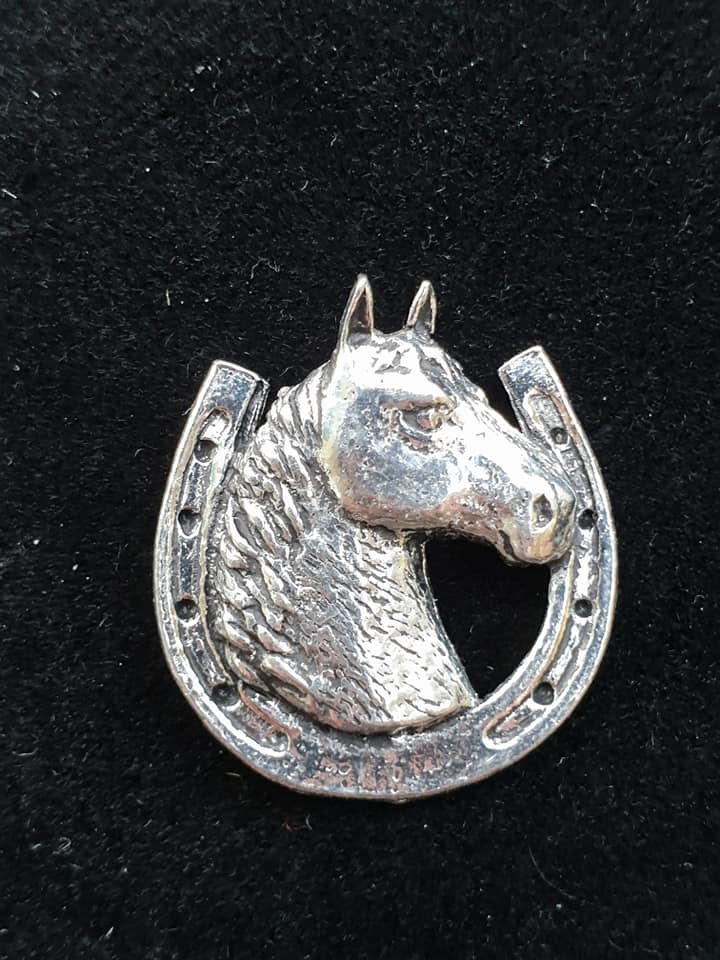 Pewter Tie Pin / Pin Badge Horse Head in Horse Shoe Design.